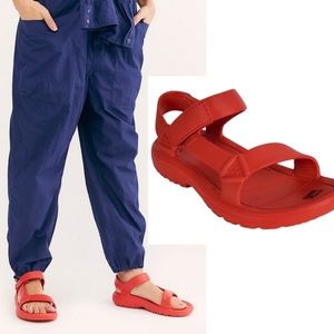 New teva hurricane drift orange sandals size 7 waterproof